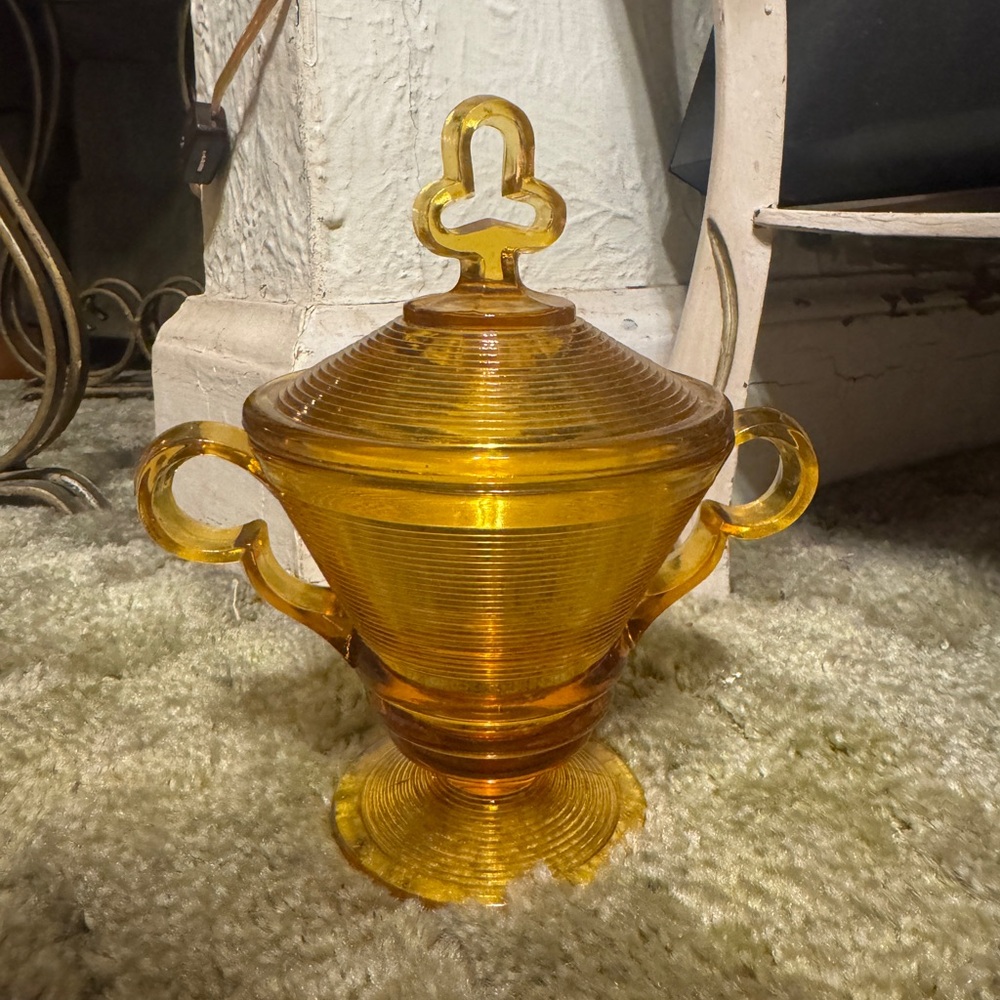 Vintage Indiana Glass Co. Old English Amber Lidded candy bowl